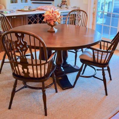 Round kitchen table and 6 chairs