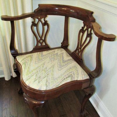 Southwood Furniture Co. mahogany corner chair