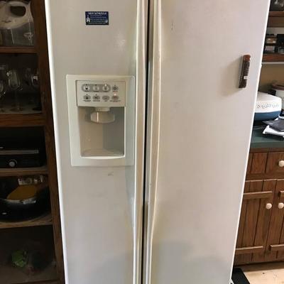 GE profile side by side refrigerator/freezer $100