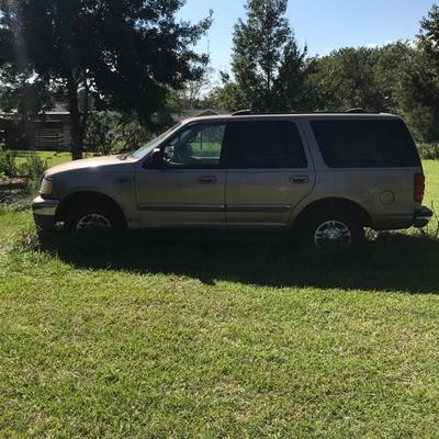 2002 Ford Expedition. 310K miles. New battery. Tries to start but doesn't. $700 or will entertain best offer.