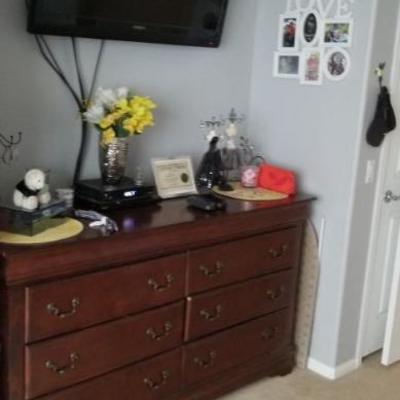 $125 chest drawers