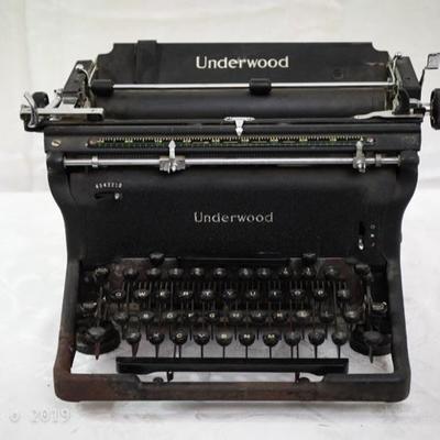 1930's underwood typewriter