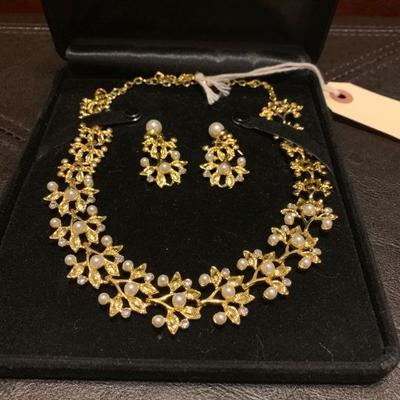Diamond & Pearl 18k Gold Necklace & Matching Earrings