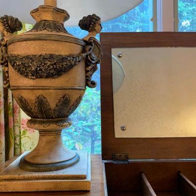 Lift Top Vanity, Urn Style Lamp with Busts 