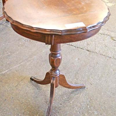 Walnut Duncan Phyfe Style Lamp Table

Auction Estimate $20-$50 â€“ Located Inside