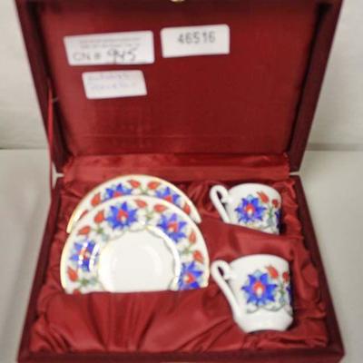 â€œKutahya Porcelainâ€ Tea Cups and Saucers in Display Case

Auction Estimate $50-$100 â€“ Located Glassware
