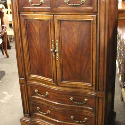 NICE Mahogany Gentlemenâ€™s Chest with Fitted Interior signed â€œUniqueâ€

Auction Estimate $200-$400 â€“ Located Inside