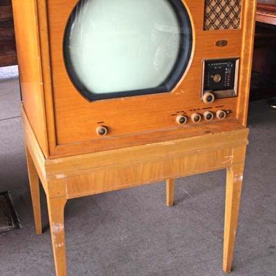 VINTAGE Dumont Television Radio on Frame

Auction Estimate $100-$200 â€“ Located Dock