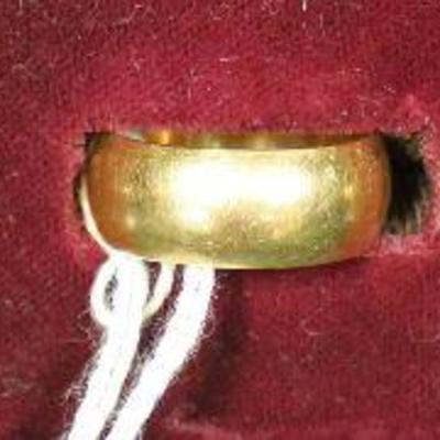 Selection of 10 Karat and 14 Karat Yellow Gold Wedding Band Rings

Auction Estimate $20-$200 â€“ Located Glassware

 