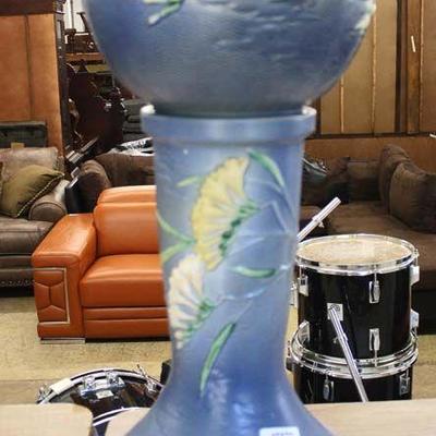 2 Piece â€œRosevilleâ€ JardiniÃ¨re and Pedestal

Auction Estimate $200-$400 â€“ Located Glassware

 