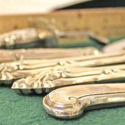  5 Pieces of Sterling Handle Serving Utinsels Pieces

Auction Estimate $50-$100 â€“ Located Glassware 