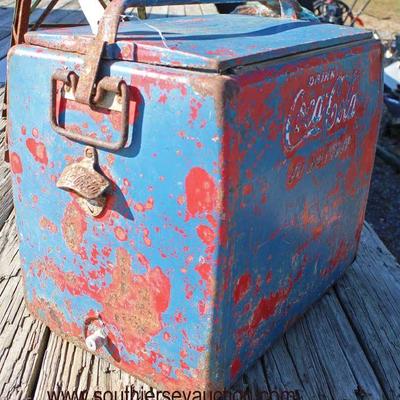 VINTAGE Coca-Cola Cooler

Auction Estimate $50-$100 â€“ Located Field

  