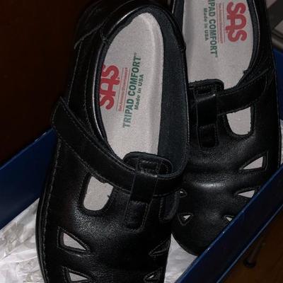 SAS black Roamer shoes
$40 worn twice