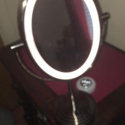lighted makeup mirror 