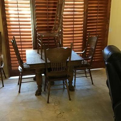 Antique Clawfoot Table-6 chairs