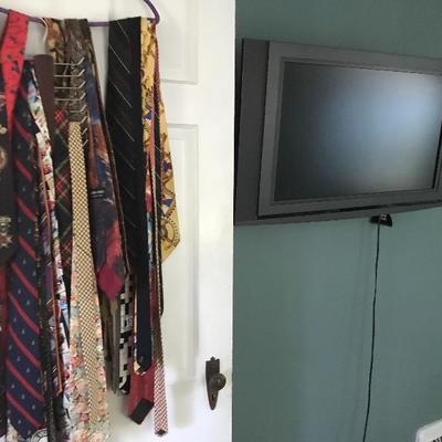  Two flat screen TVs 