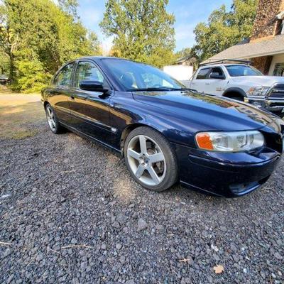 2005 Volvo s60r 84k miles, 1 owner

Everything works great!