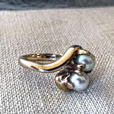 10K and 2 pearl lady's ring. Size 7. Estate sale price: $145