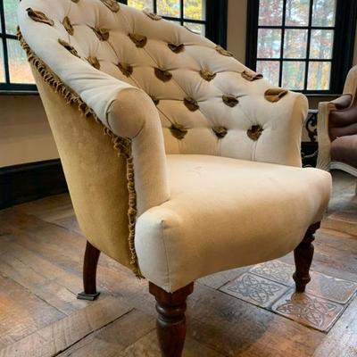 Tufted Back Accent Chair