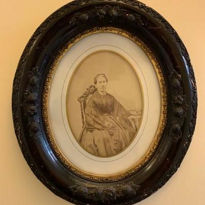Antique Portrait Photography in Oval Frames 
