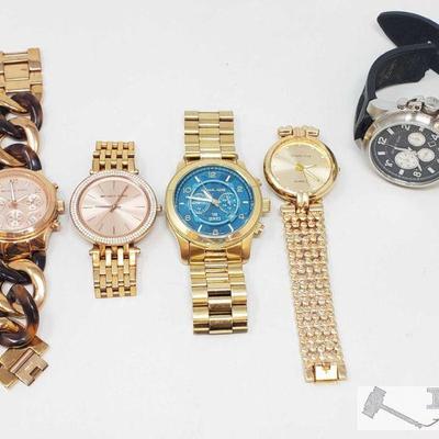 702: 4 Michael Kors Watches
Measures approx 45mm 