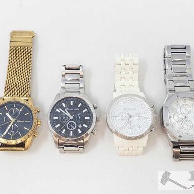 700: 4 Michael Kors Watches
Measures approx 45mm 