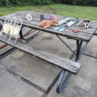 Picnic table