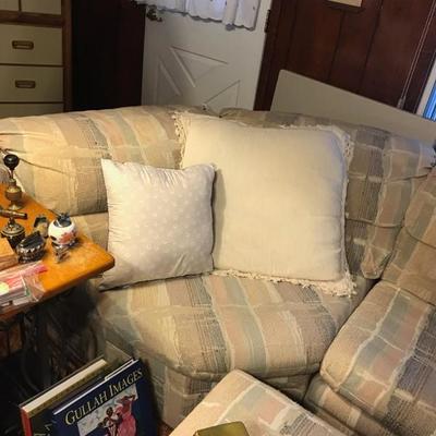 Sectional sofa $75
120 X 35 X 32
