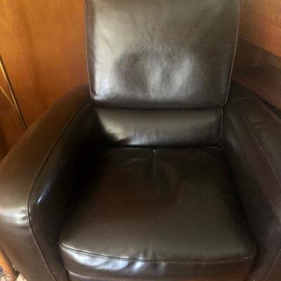 Italisofa, leather recliner in excellent condition 