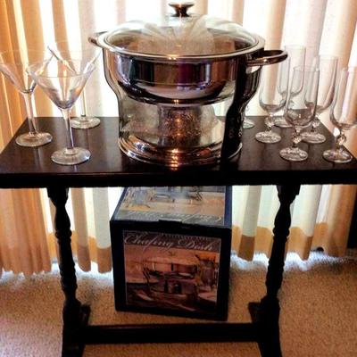 APT001 Solid Wood Table, Chafing Dish & Glassware
