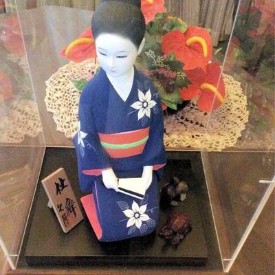 HMT052 Japanese Porcelain Doll in Case