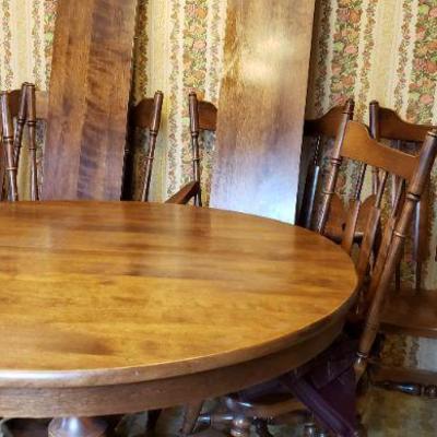 Round Dining Room table with 4 Leaves, 6 chairs.  