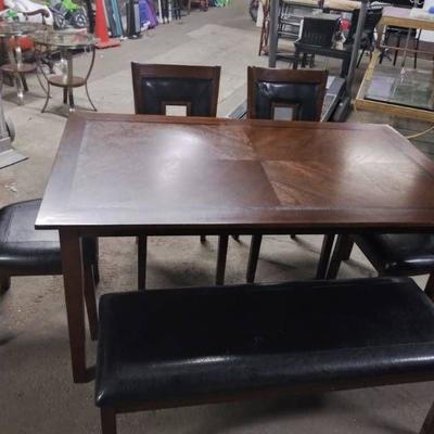 Extremely Nice Dining Room Table with 4 Leather Pa ...