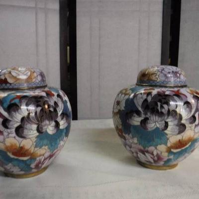 2 very pretty floral oriental urns