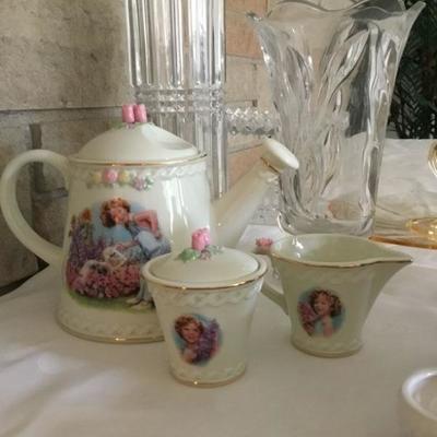 Porcelain Shirley Temple Tea Set - Signed The Danbury Mint (Made In China)