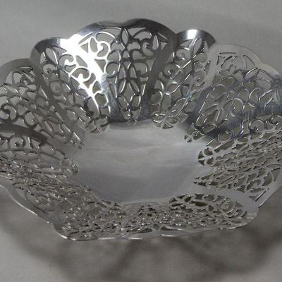International Silver Company “Lovelace” Footed bonbon Bowl 