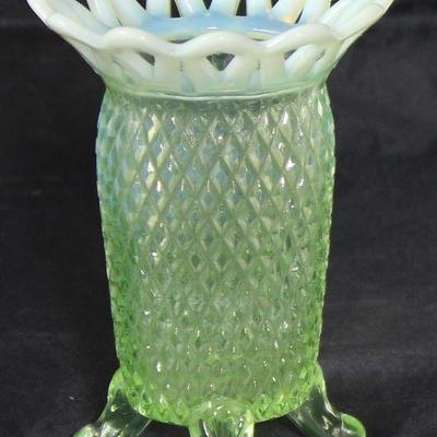 Imperial opalescent 4 toed green Vase 5” H