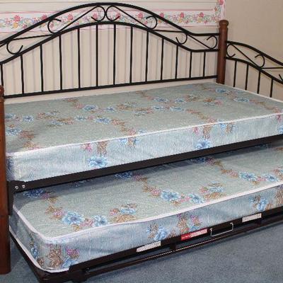 Black Wrought Iron Wood Post Daybed with Trundle