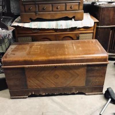 Vintage Lane Hope Chest