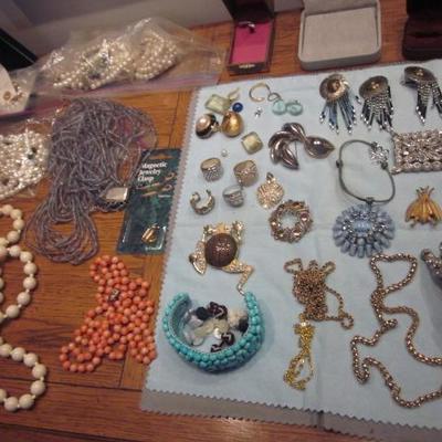 Jewelry ~ Watches ~ Brooches and so Much More! Beautiful Jewelry Chest 