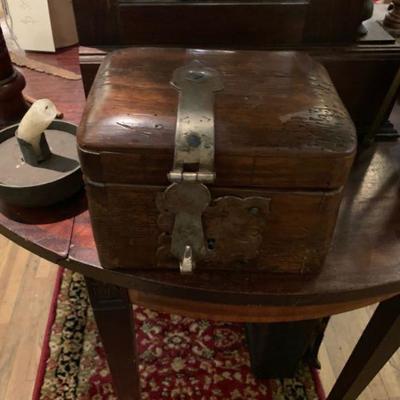 18th / 19th century Wood Vanity Travel Box