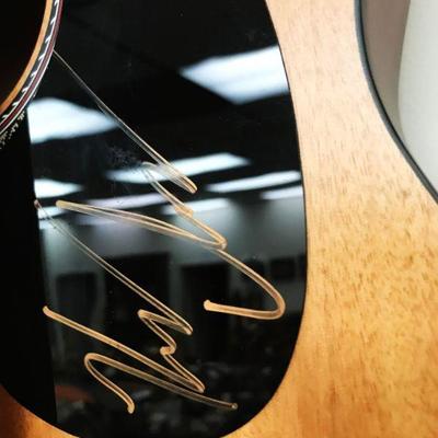 Kenny Chesney Signed / Autographed Acoustic Guitar with COA
