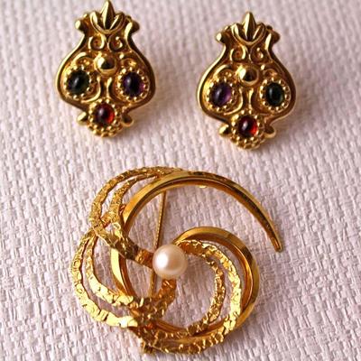 14 K gold earings, brooch
