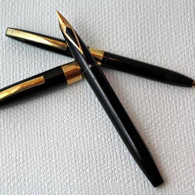 vintage Sheaffer pen with 14K nib & matching pencil