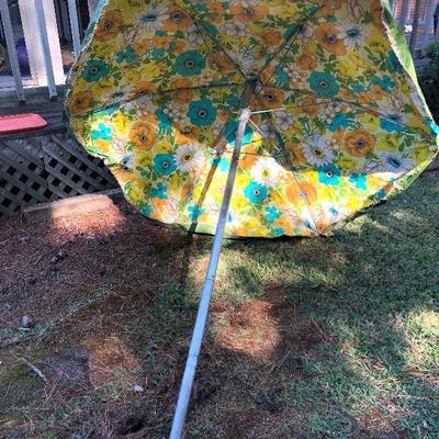 Vintage patio/beach umbrella
$10