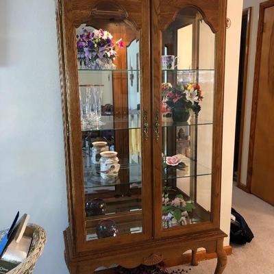 Oak Queen Anne Curio Cabinet
$150