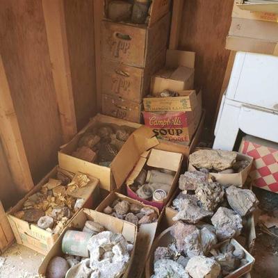 6004:	
Several Boxes and Crates of Rocks
Vintage 7-Up crates and large lot of rocks