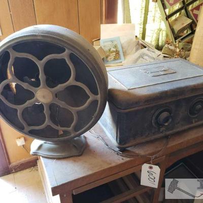 6001: Vintage Atwater Kent Radio and Speaker
Vintage Atwater Kent Radio and Speaker