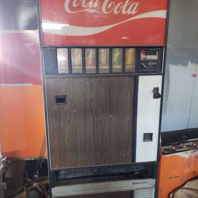 1188:Coca-Cola Vending Machine
Measures approximately 80