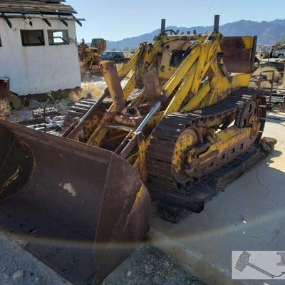 2255: Oliver Dozer W/ Parts
Oliver Tractor W/ Parts. Measures approx 10' x 5 1/2' x 5